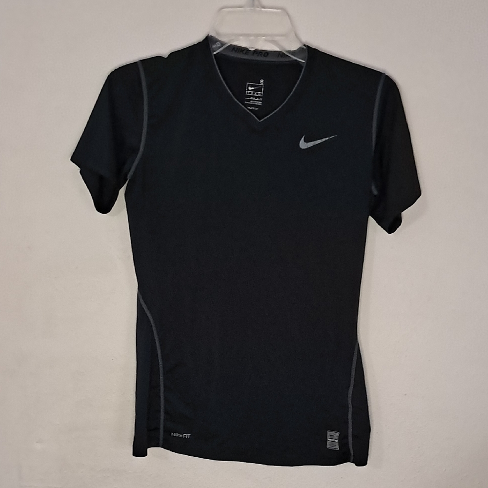 Nike Women's Size Small Black Short Sleeve Tee